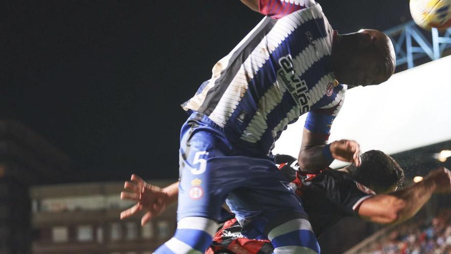 Babin, durante un lance del partido ante el Arenas.  | MIKI LÓPEZ