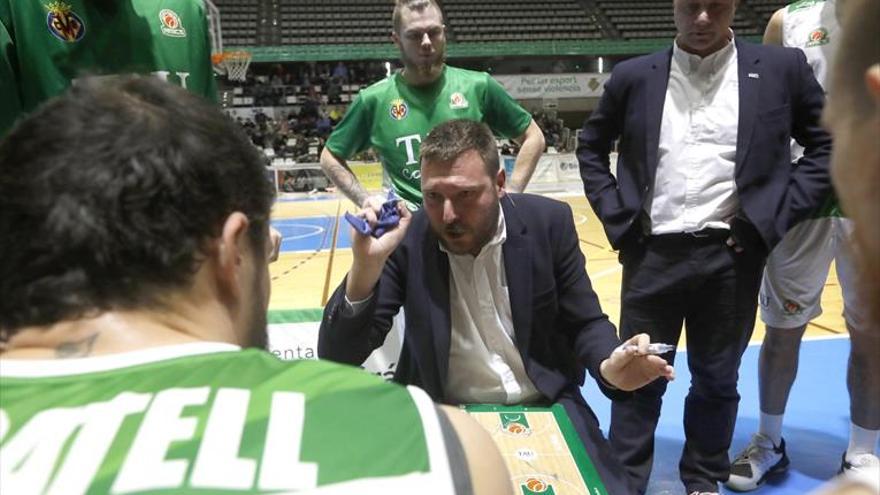 El TAU Castelló se aísla para tumbar al Cáceres