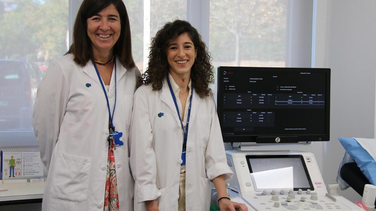 La reumatóloga Mireia Moreno (izquierda) y la dermatóloga Patrícia Garbayo, que trabajan en la consulta multidisciplinar del Parc Taulí dedicada a la hidradenitis supurativa y a la artritis.