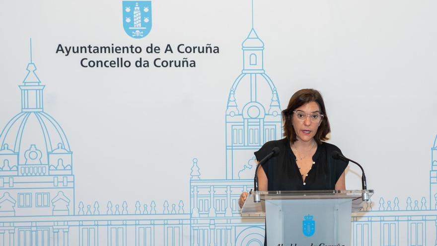 La alcaldesa de A Coruña, candidata del PSOE a la federación de municipios, que presidirá el PP