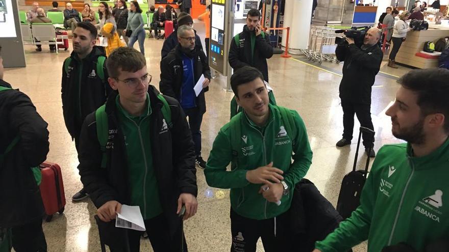 Jugadores del Liceo, el sábado en el aeropuerto.