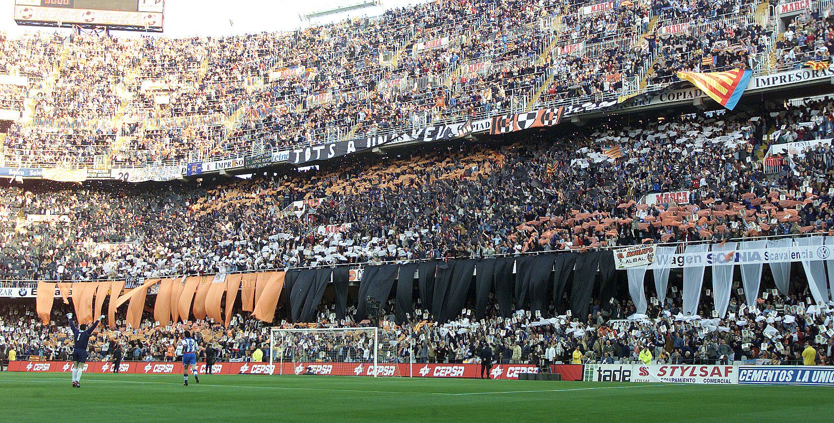 Históricos momentos mágicos de la grada de  Mestalla que pronto volverán