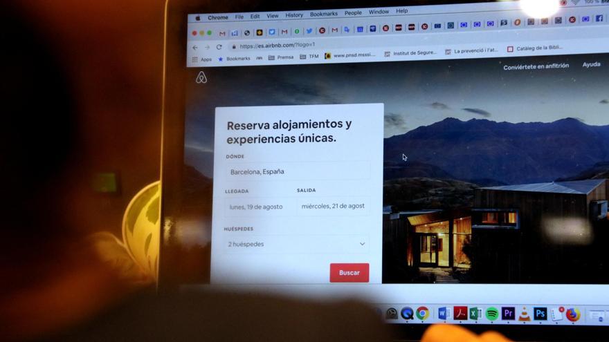 Airbnb concentra més del 80% de les ofertes il·legals de pisos turístics detectats per la Generalitat