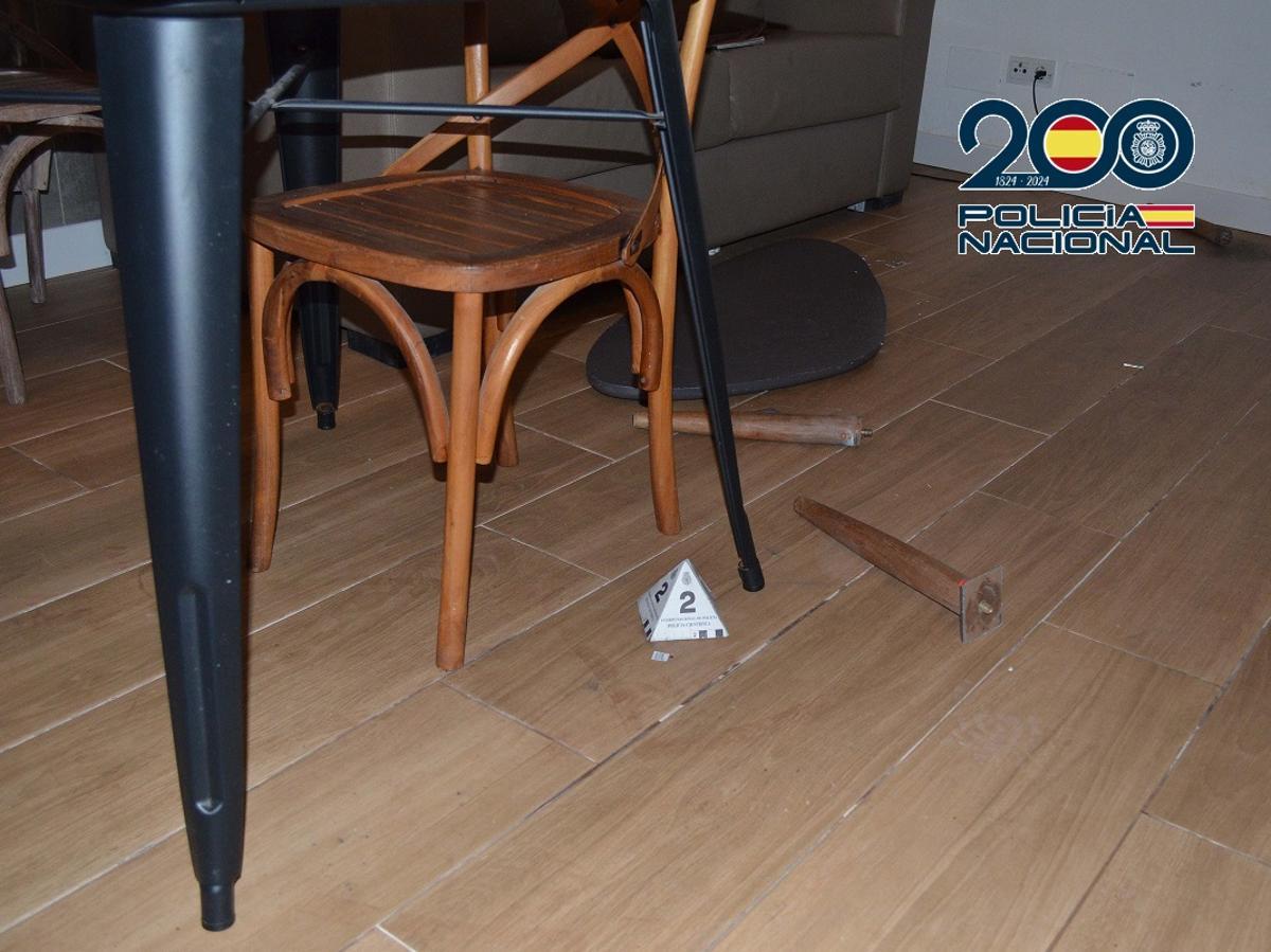 Interior del apartamento turístico en el centro de Málaga donde fue hallado muerto el cura estadounidense de 80 años que estaba de vacaciones el pasado 21 de enero