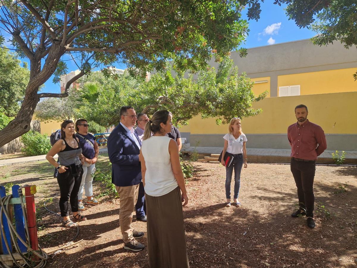 Visita del consejero de Educación, el alcalde y el concejal del área de Telde al CEIP José Tejera Santana