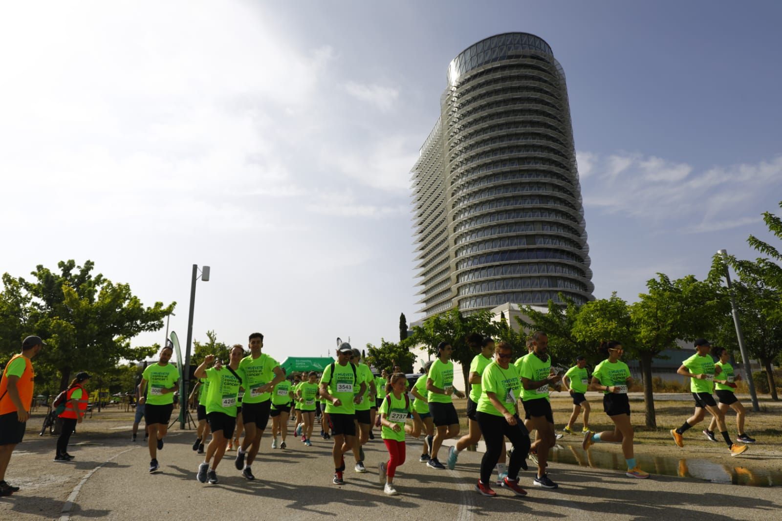 En imágenes | Miles de personas corren contra el cáncer en el Parque del Agua de Zaragoza