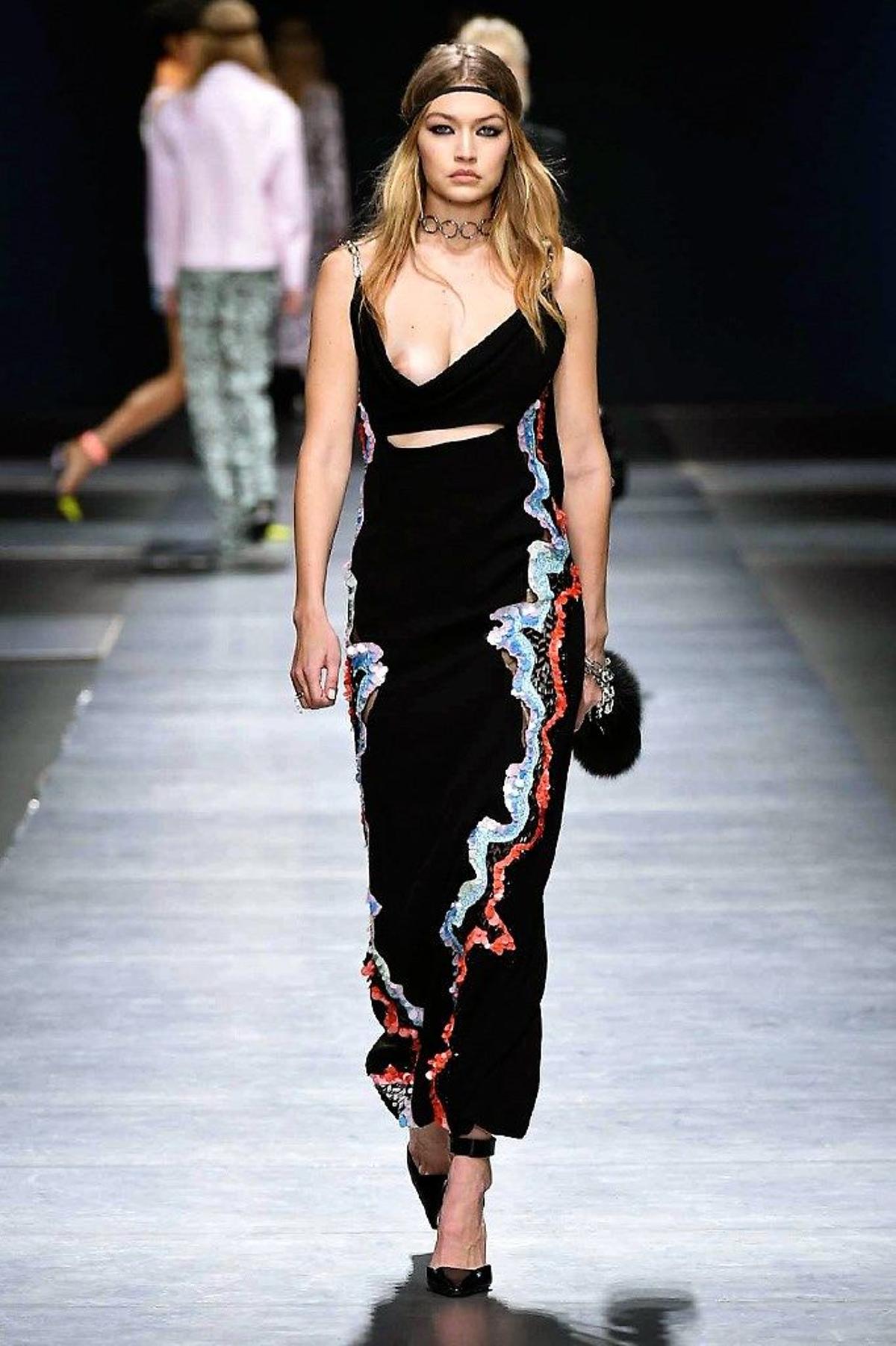 VERSACE on Twitter  Ropa de chicas, Moda, Costura de moda