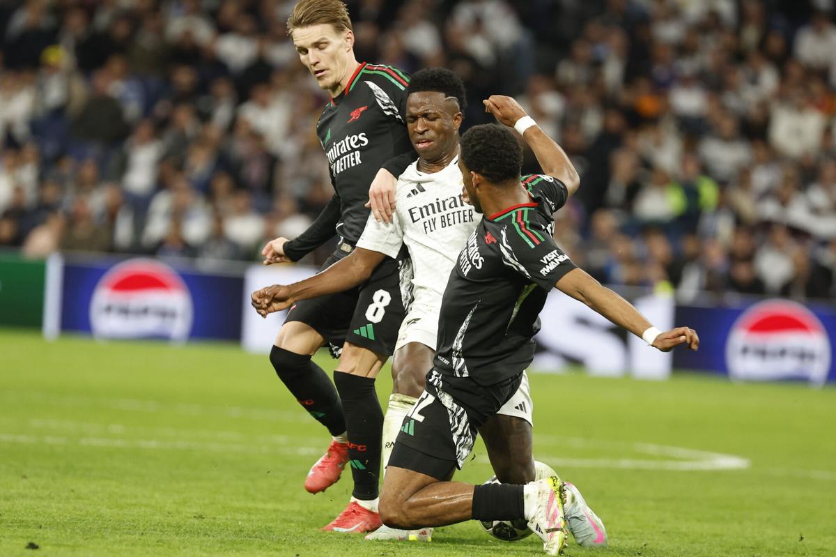 Vinicius, contra el Arsenal, en 2025.