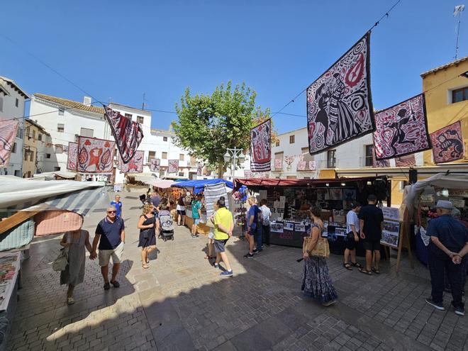 La Villa de Requena vuelve al pasado con el mercado medieval