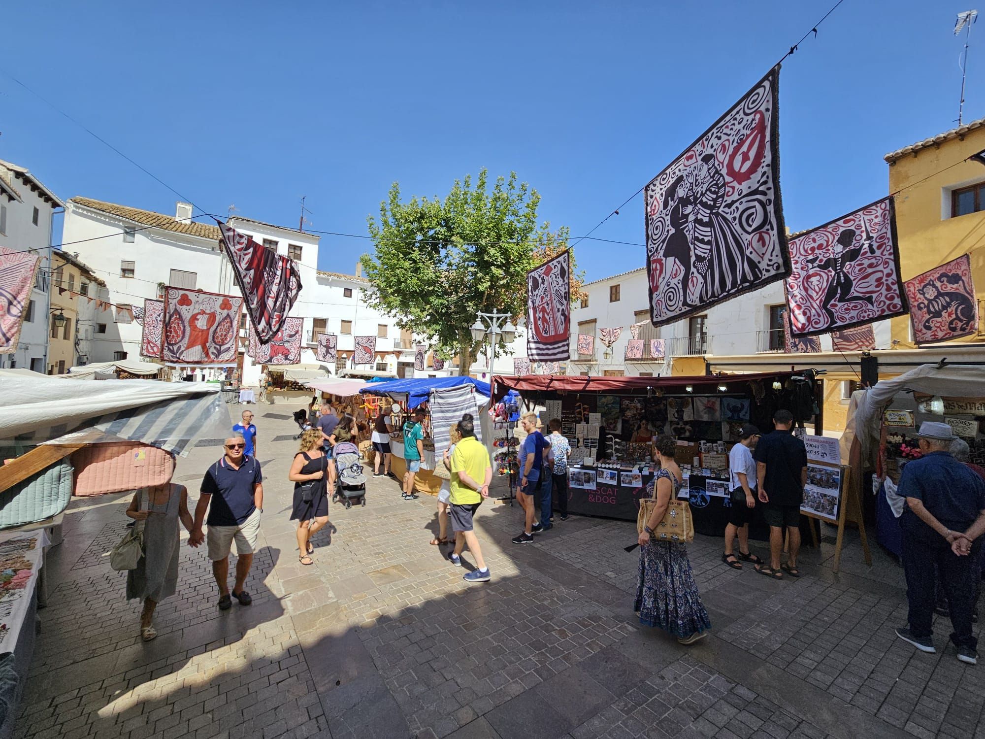 La Villa de Requena vuelve al pasado con el mercado medieval