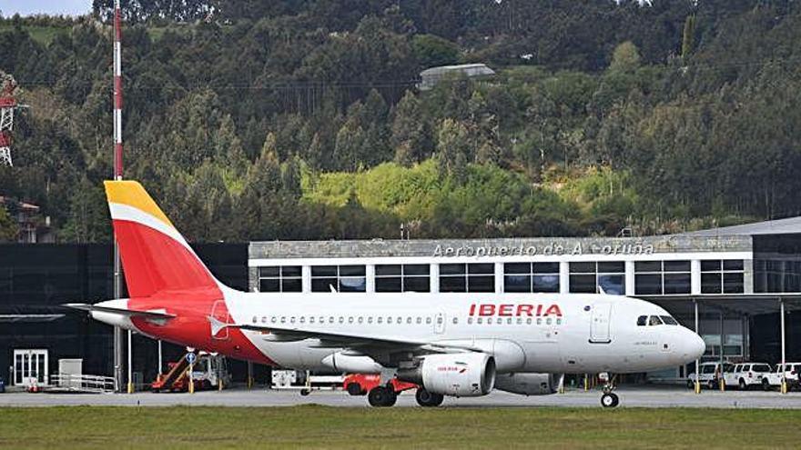 Un avión de Iberia, en Alvedro.