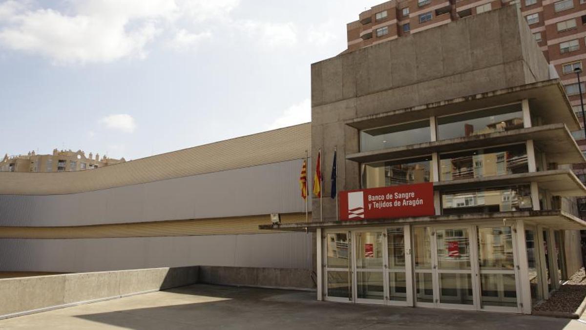 Entrada al Banco de Sangre y Tejidos de Aragón.