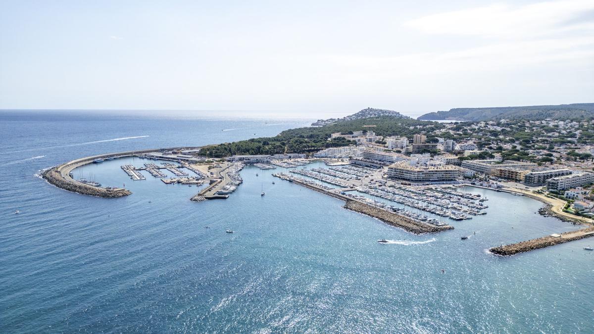 Vista aèria del Club Nàutic l'Escala.
