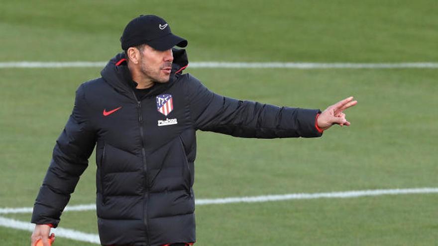 Simeone recupera a cuatro titulares para el Valencia CF