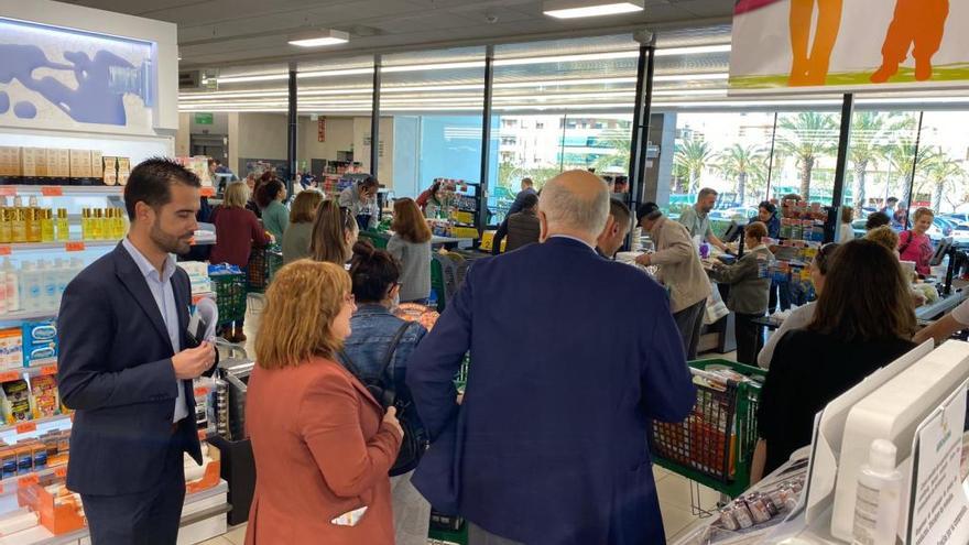 Roig se desplaza a los Mercadona de Alicante para agradecer el esfuerzo de los trabajadores