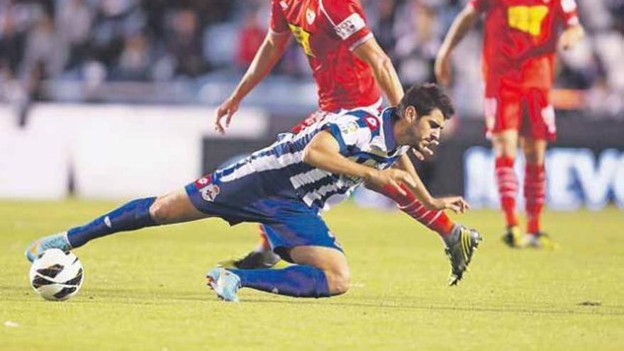 Nélson Oliveira, durante el partido del lunes en Riazor ante el Sevilla. / 13fotos