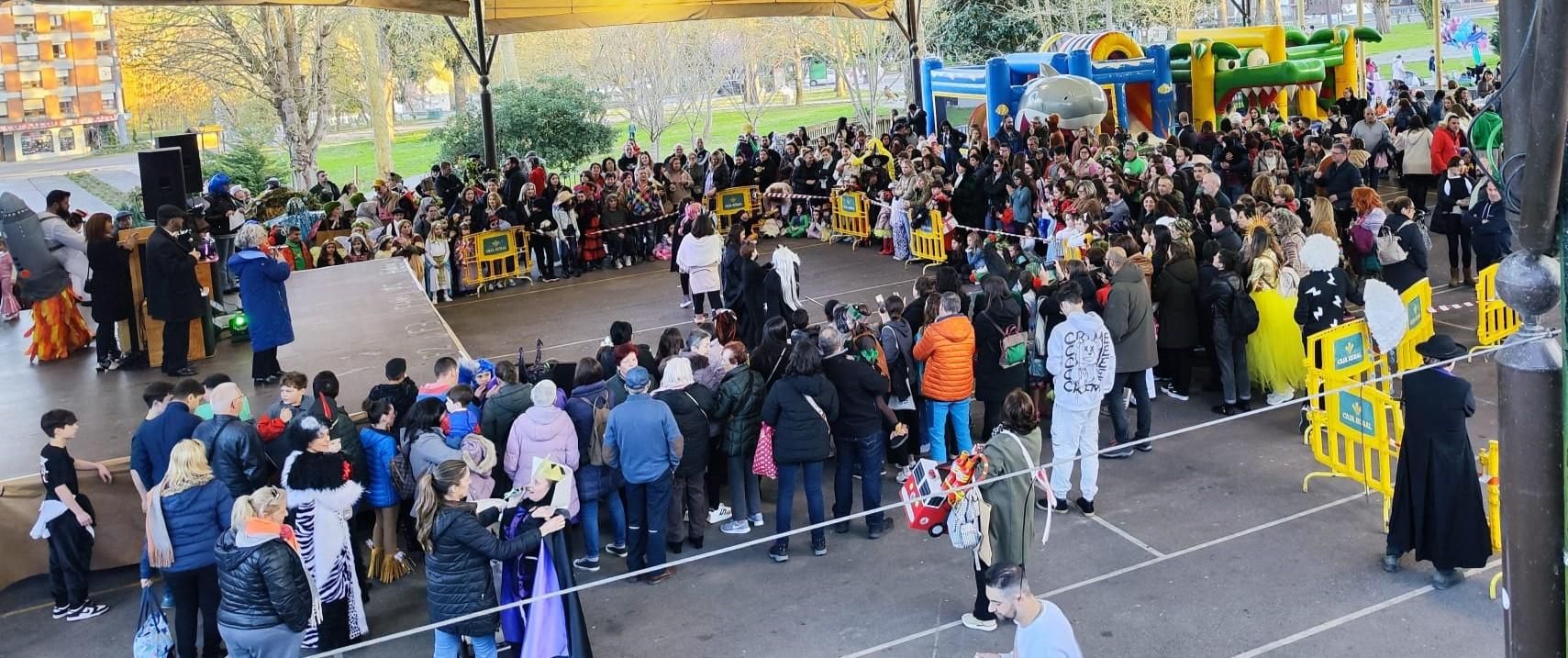 Todas las imágenes del concurso de disfraces de Grado: así fue la gran fiesta en El Frontón