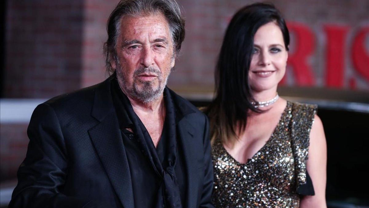 Al Pacino y Meital Dohan, en la 'premiere' de 'El irlandés', en Los Ángeles, el pasado octubre.