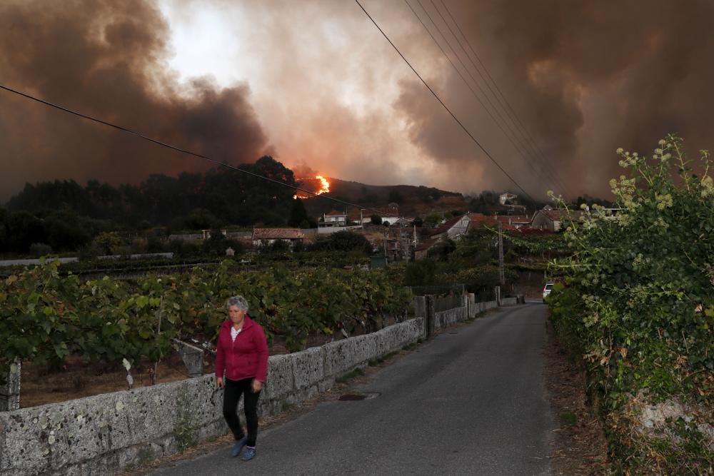 Más de 120 hectáreas calcinadas en el voraz incendio forestal de Mondariz.