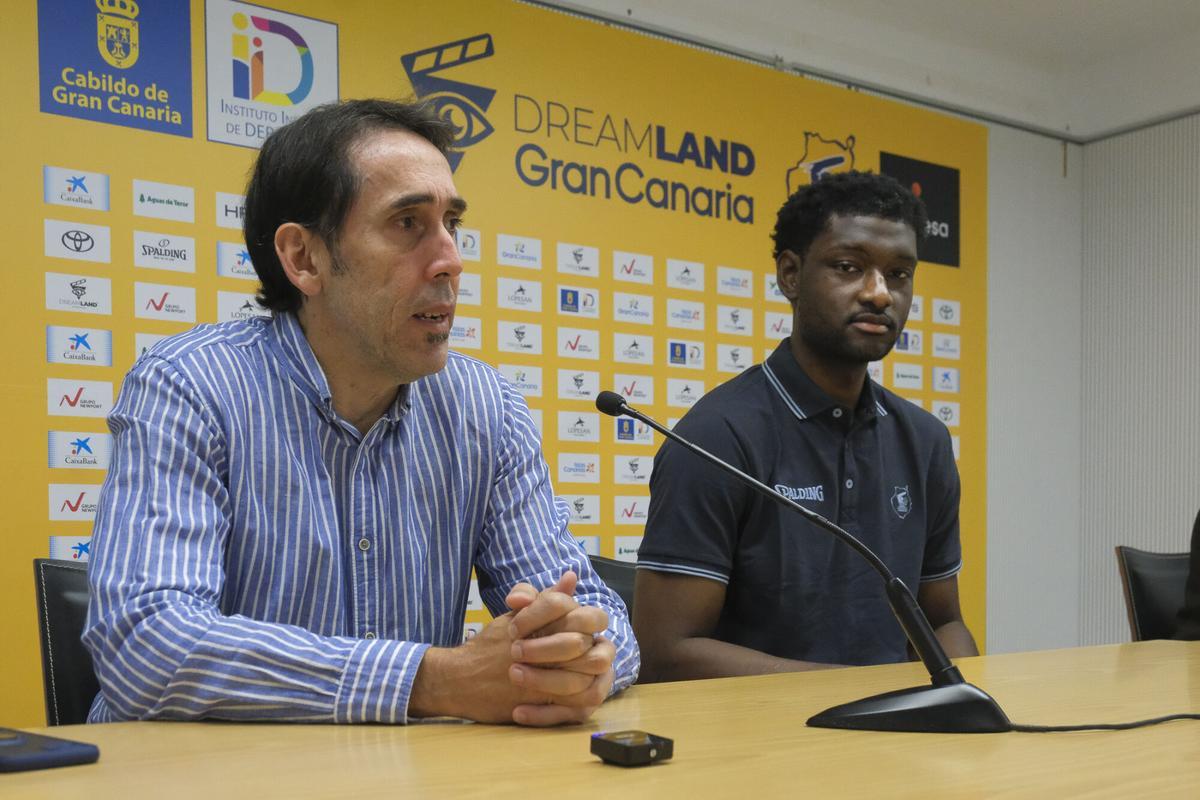 Presentación de Chimezie Metu, nuevo fichaje del Granca Presentación de Chimezie Metu, nuevo fichaje del Granca