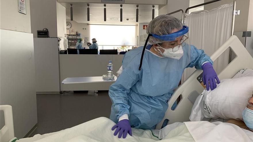 Andalucía tiene 1.023 pacientes ingresados por coronavirus, 83 más que hace una semana