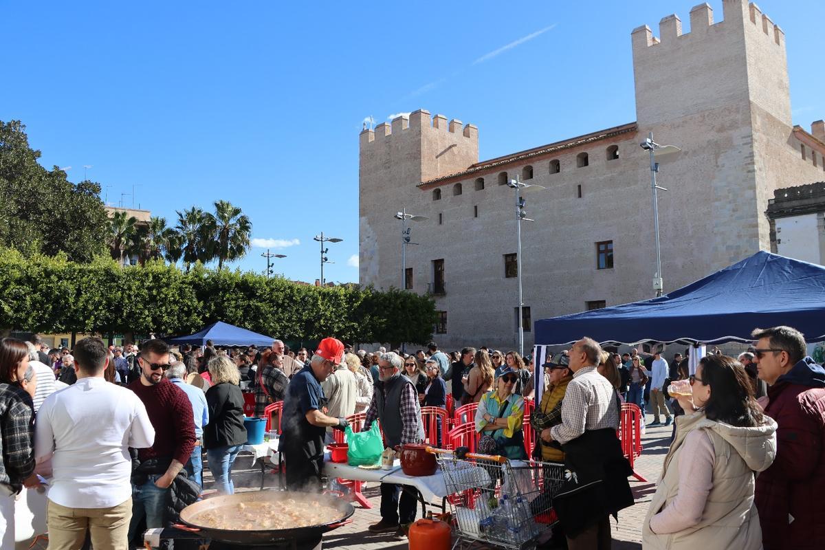 Una imagen de la Festa de la Carxofa del año pasado en la plaza Constitució d'Alaquàs