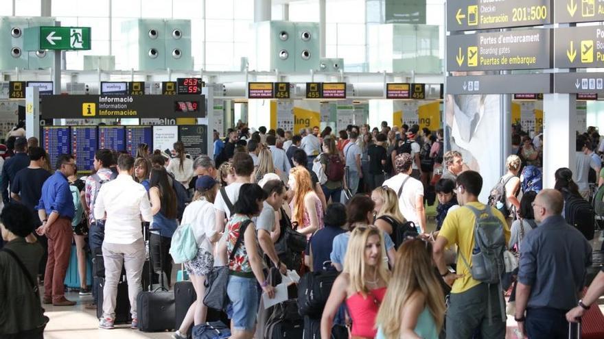 ¿Qué puedo hacer si hay &#039;overbooking&#039; en mi avión?