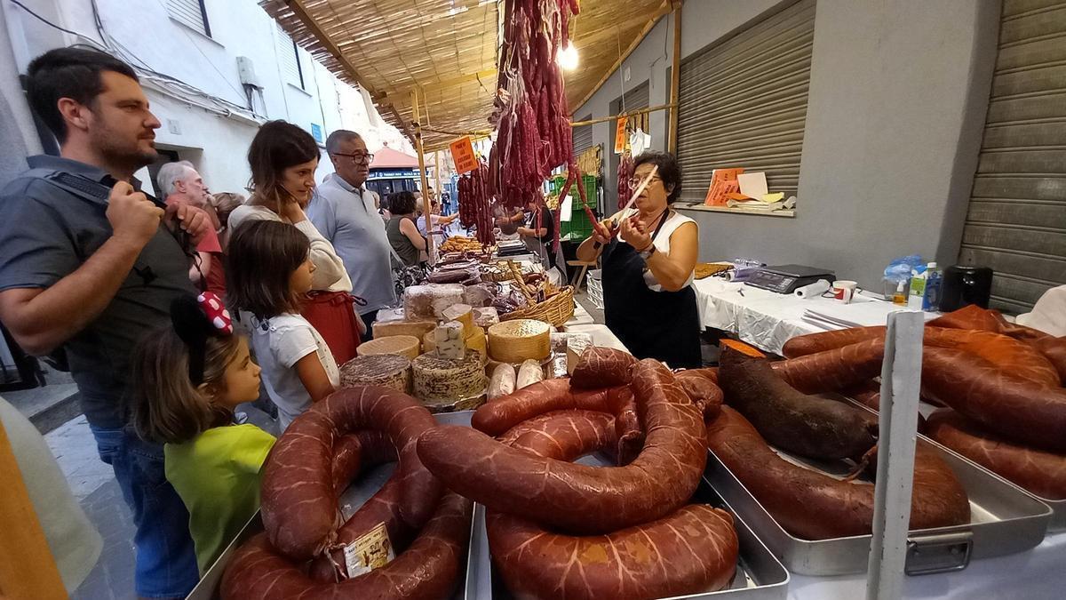 Además de la 'tomata de penjar', otros productos gatronómicos  típicos de las comarcas cercanas han sido protagonistas de esta IX Fira.