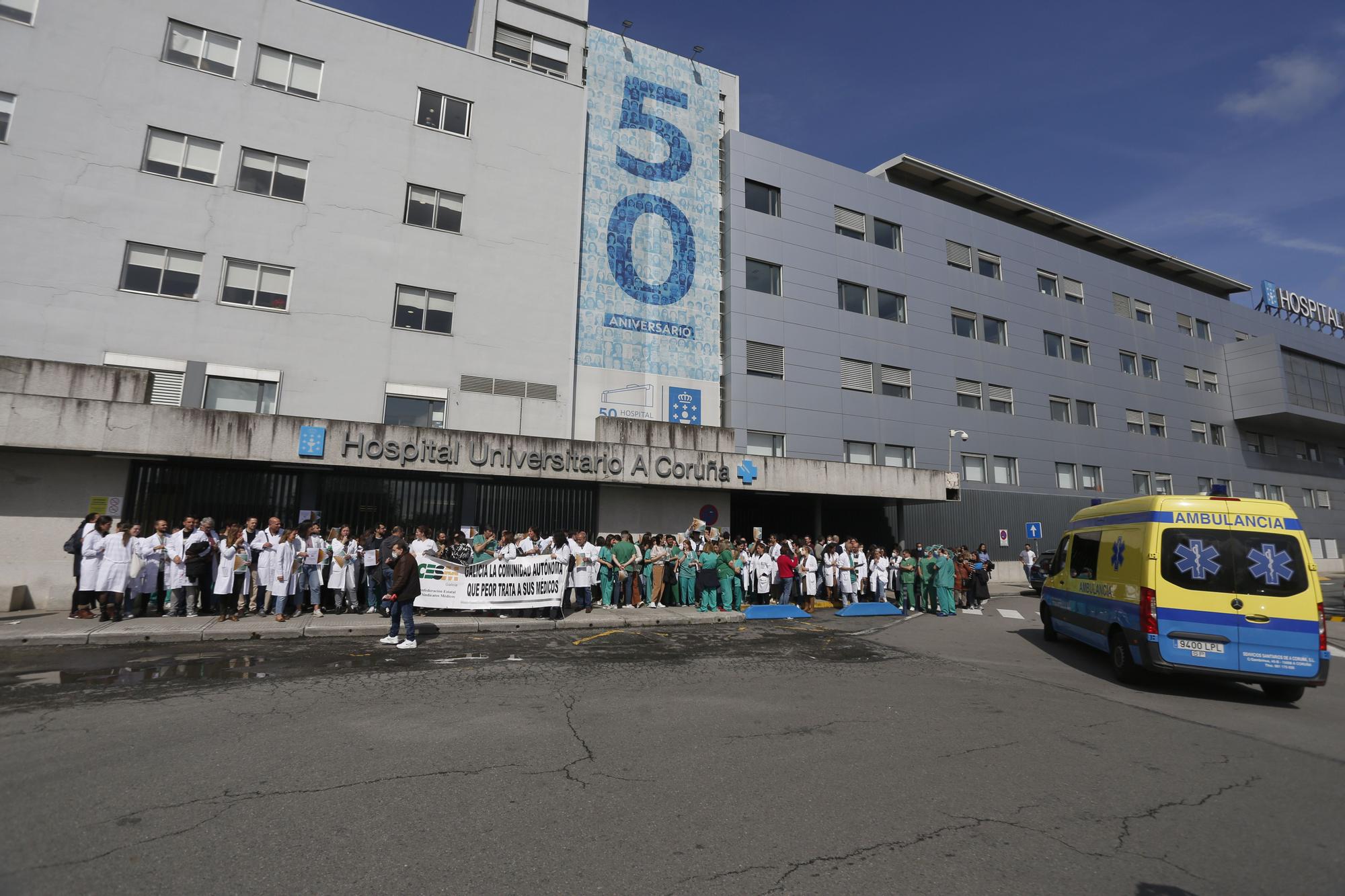 Huelga de médicos en Galicia: 200 facultativos protestan en A Coruña