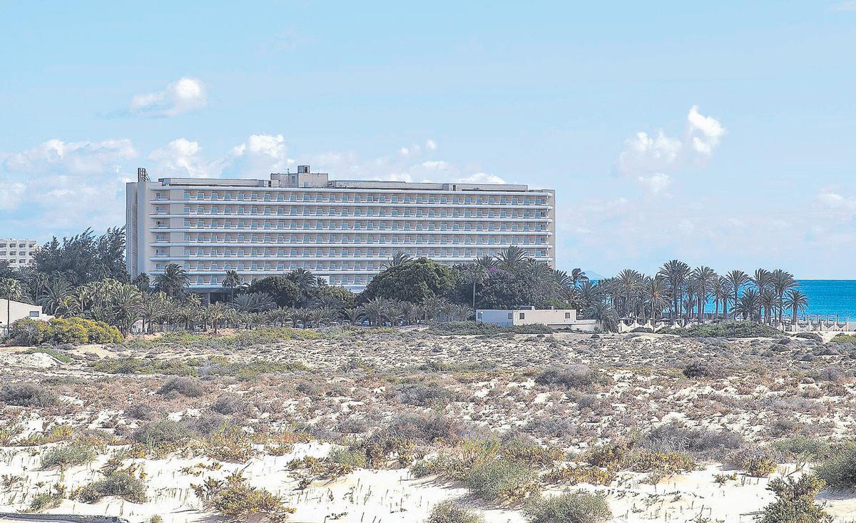 Vista del hotel Oliva Beach en Corralejo, Fuerteventura.