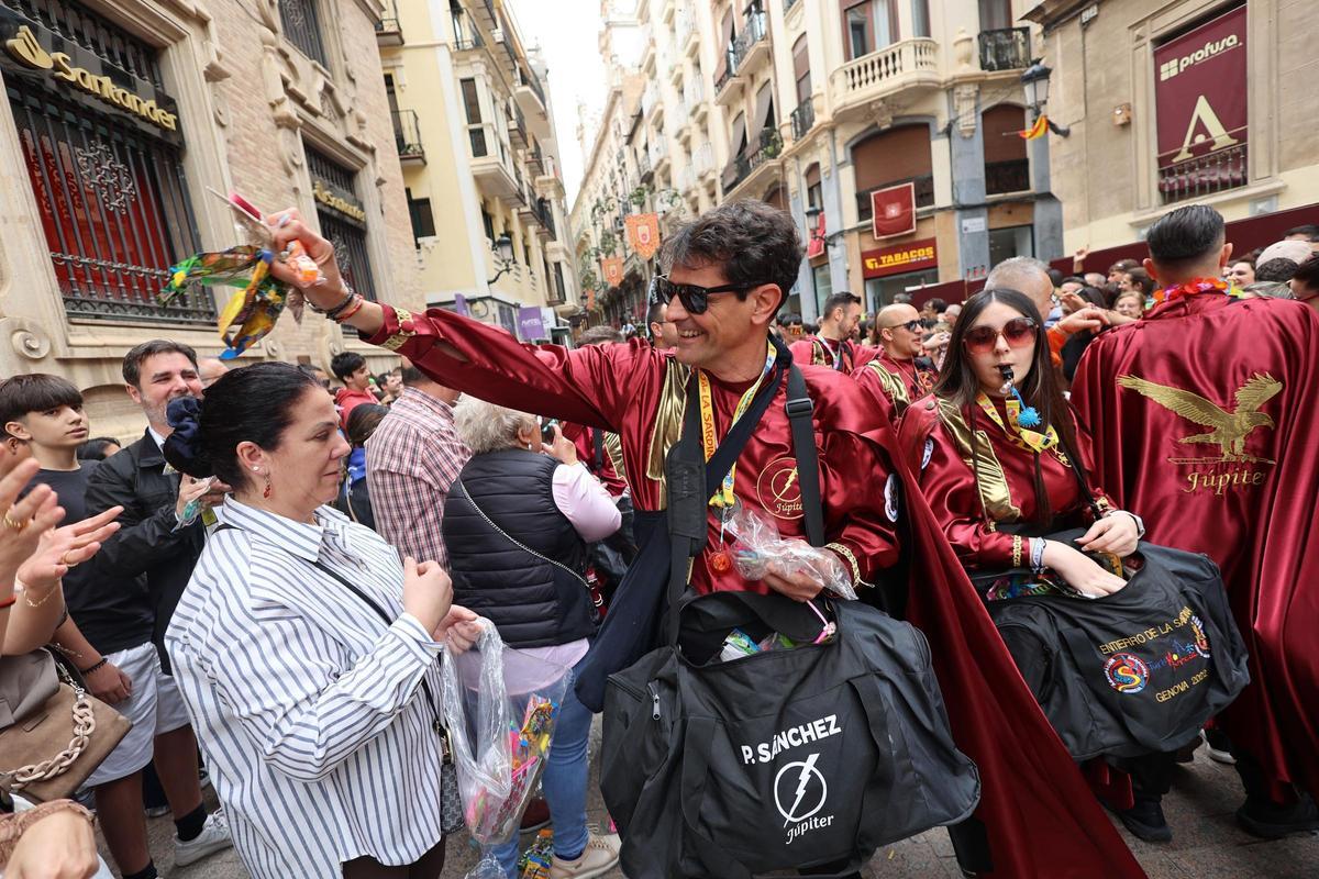Las mejores imágenes del Pasacalles Sardinero Las mejores imágenes del Pasacalles Sardinero