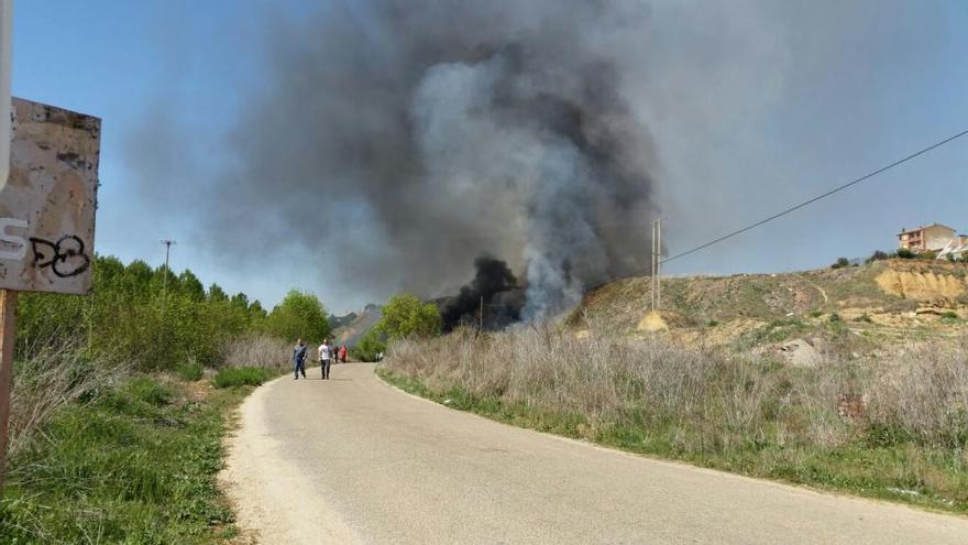 Imagen del fuego en el camino de las Cerámicas.