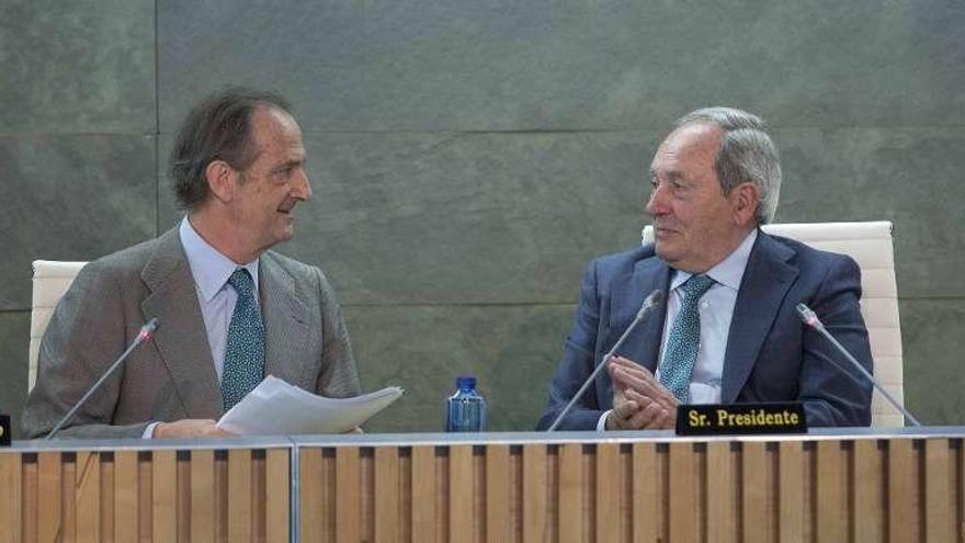 El CEO de Ence, Ignacio Colmenares, a la izquierda, y el presidente, Juan Luis Arregui. // Nacho Martín