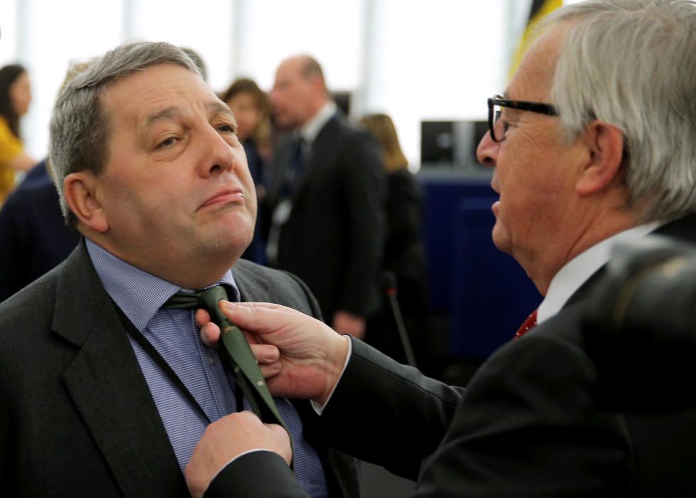 European Commission President Juncker adjusts ...