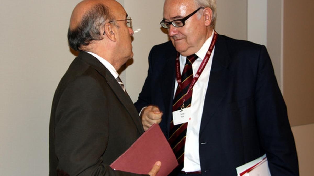 Josep Prat (derecha), con Boi Ruiz, en octubre del 2011.