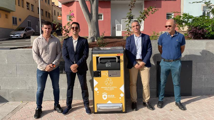 Guía instala papeleras solares inteligentes