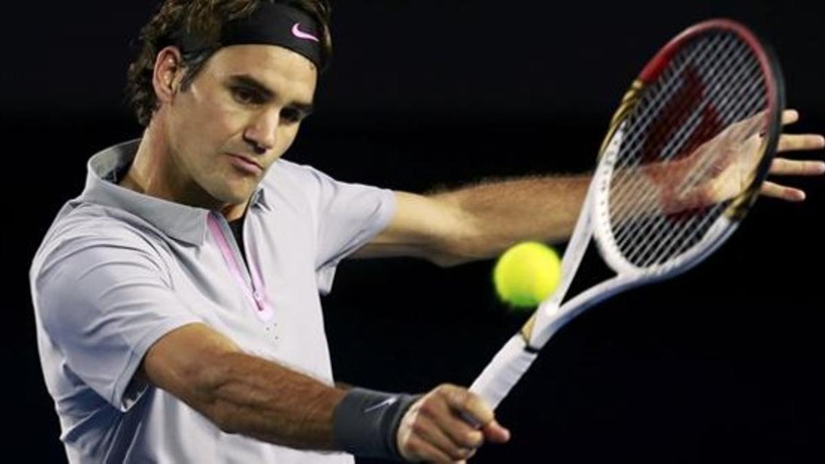 rpaniaguaroger federer of switzerland hits a return to jo w130123123231