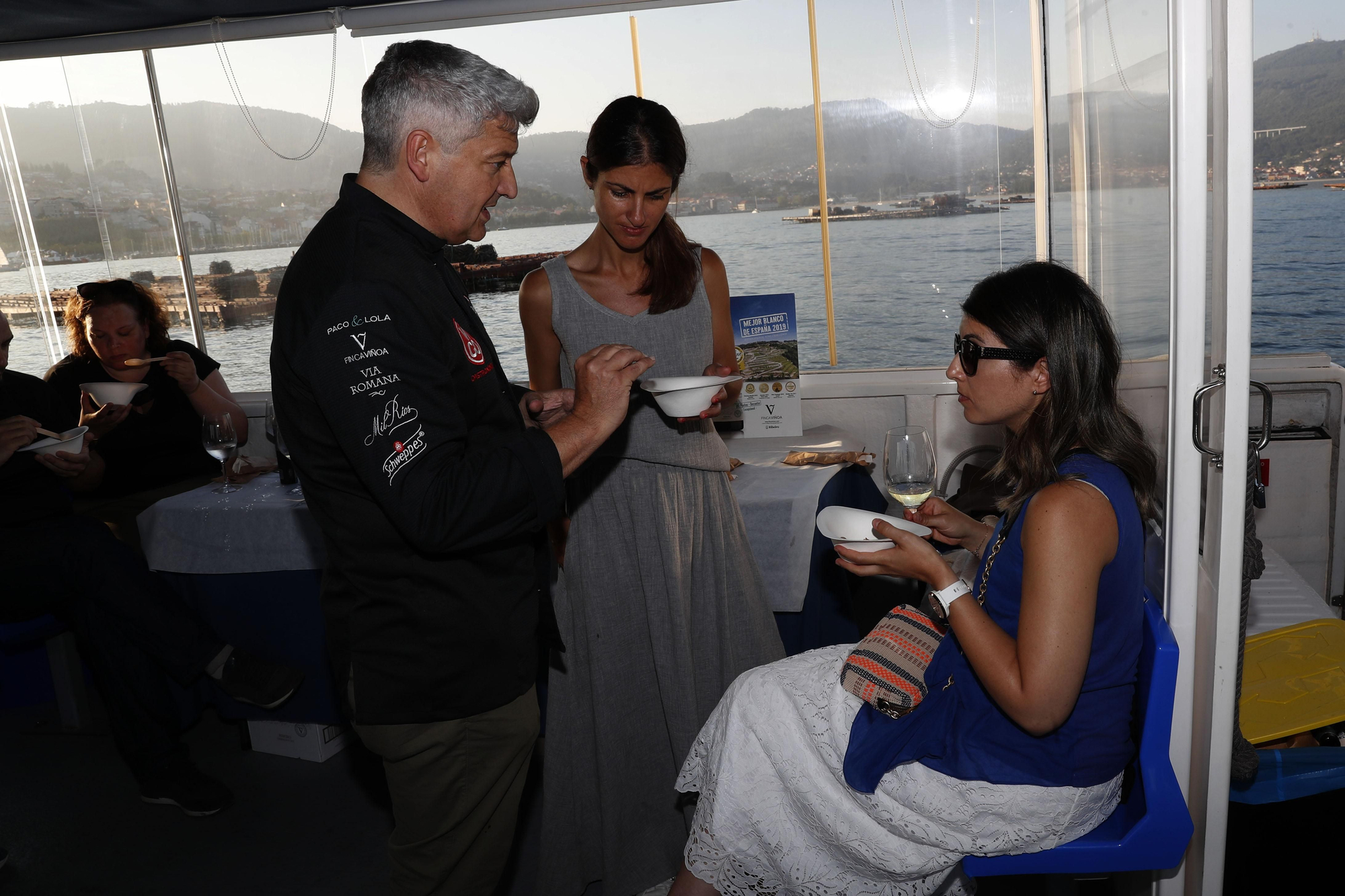 Ocho tapas de ensueño y un brindis al atardecer: así son los paseos SolPor por la ría
