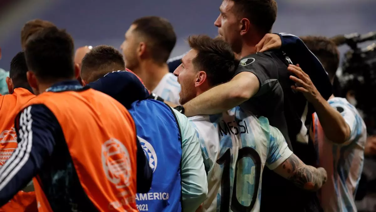 Luis Suárez se burla de Yerry Mina