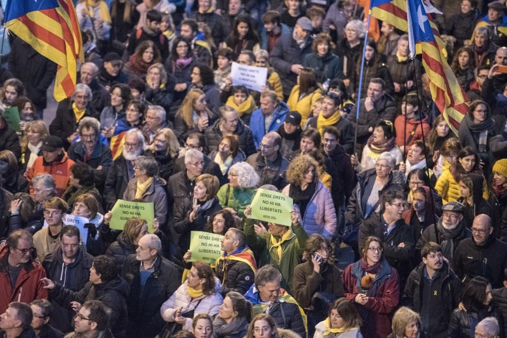 Milers de persones es manifesten a Manresa per la