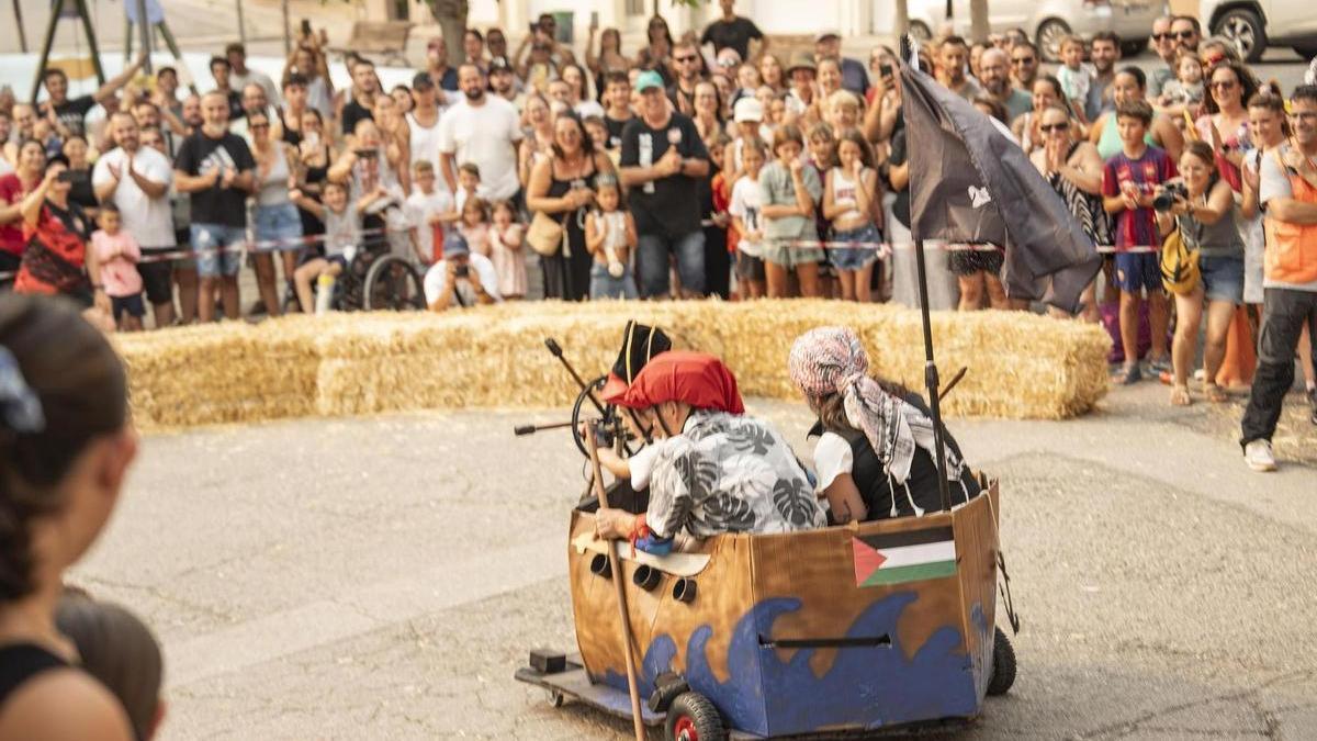 La baixada d'andròmines és un dels actes consolidats de la festa major de Castellbell
