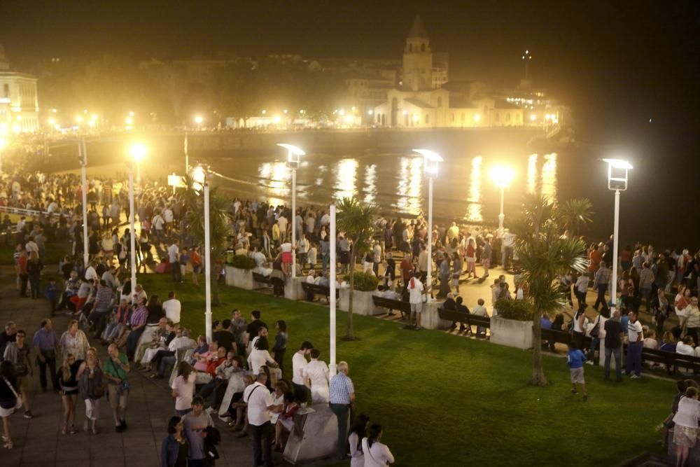 La noche de los fuegos en la Semana Grande de Gijón