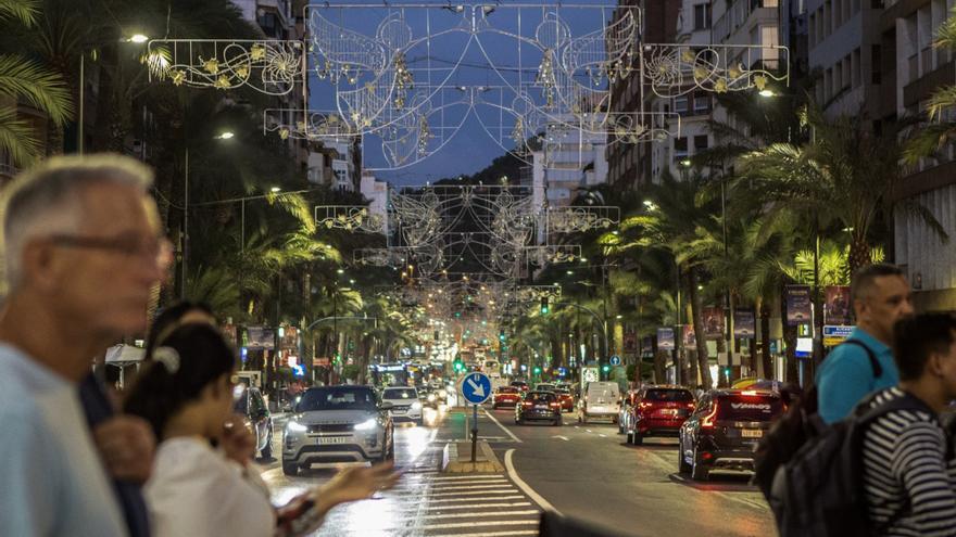 Alicante se abre a tomar medidas para reducir el gasto en las luces de Navidad