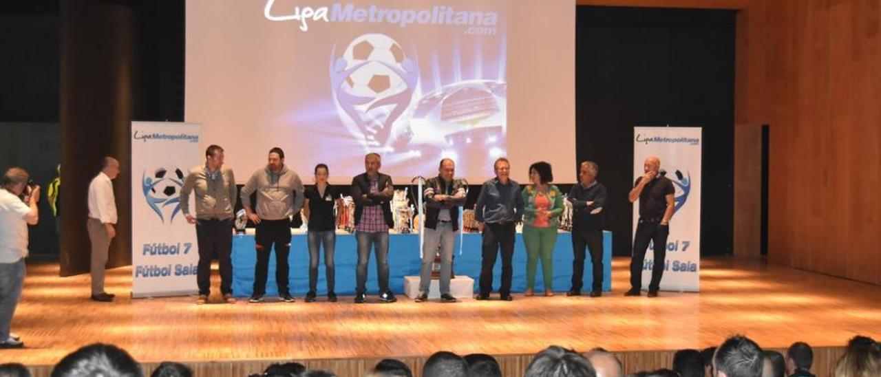 Entrega de premios a los campeones. E. A.