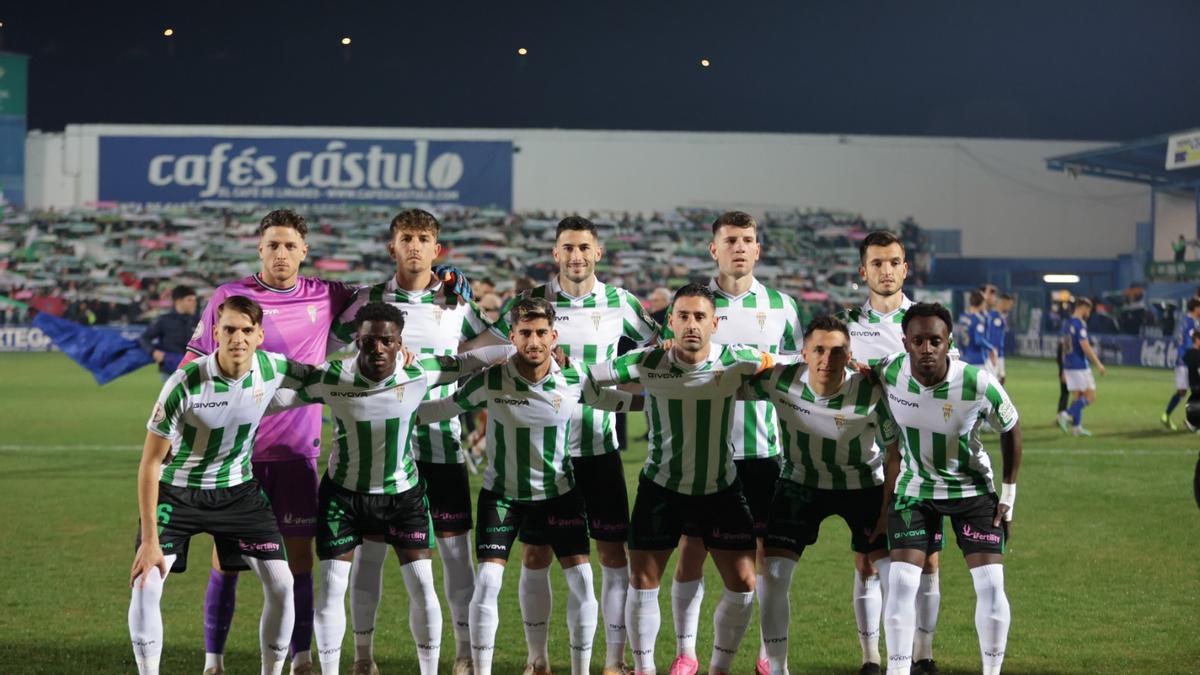 Equipo titular de Córdoba CF que logró la victoria en Linarejos ante el Linares Deportivo este sábado.