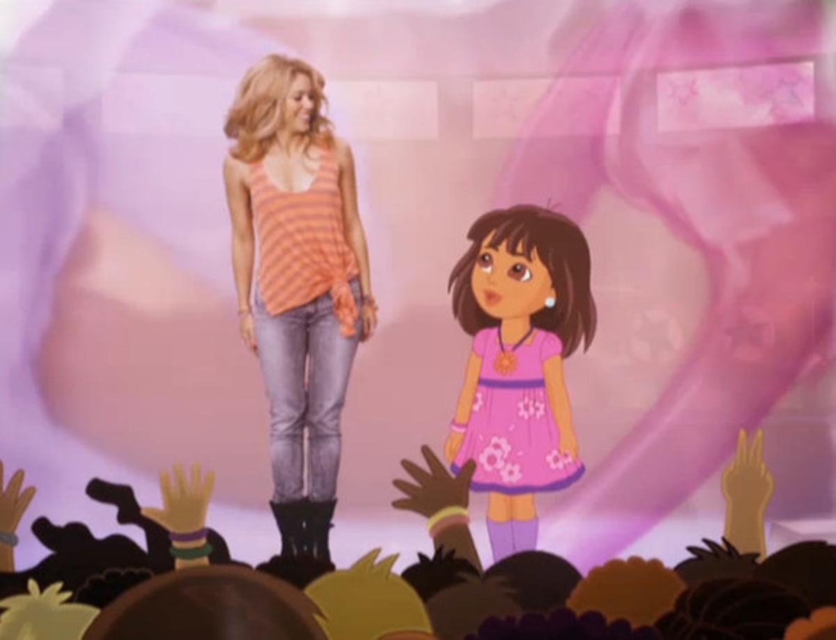 Shakira i Dora la Exploradora, personatge d’una sèrie d’animació de Nickelodeon. Shakira i Dora la Exploradora, personatge d’una sèrie d’animació de Nickelodeon.