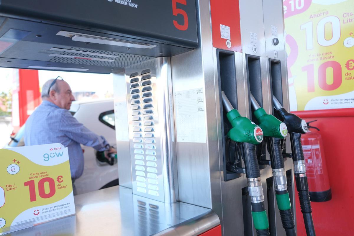 Una gasolinera en la locaidad alicantina de Petrer, en una imagen de archivo.