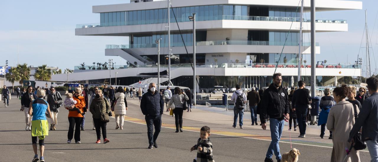 La Marina de València con el Veles e Vents al fondo