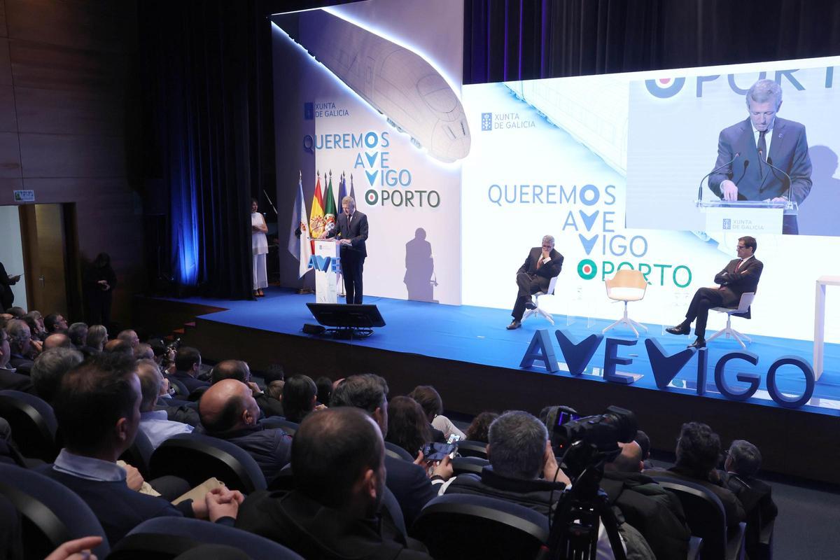 Acto en defensa del AVE Vigo-Oporto celebrado en Vigo en diciembre de 2024