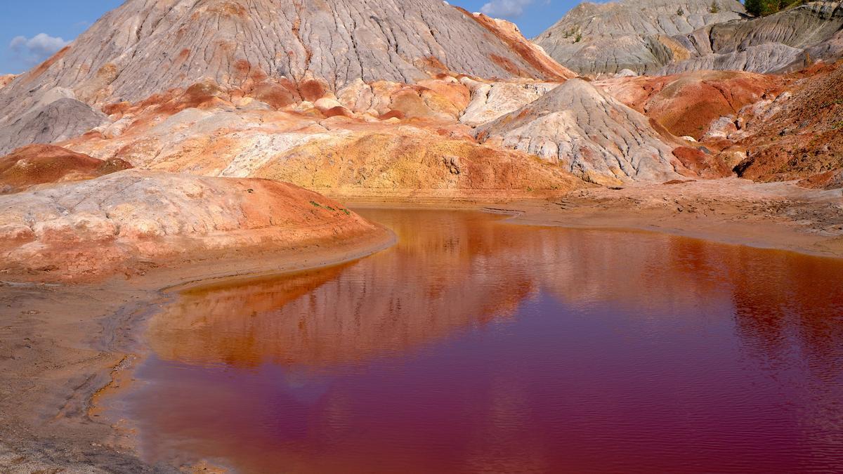 Blood River, el misterioso (y preocupante) río rojo de Rusia